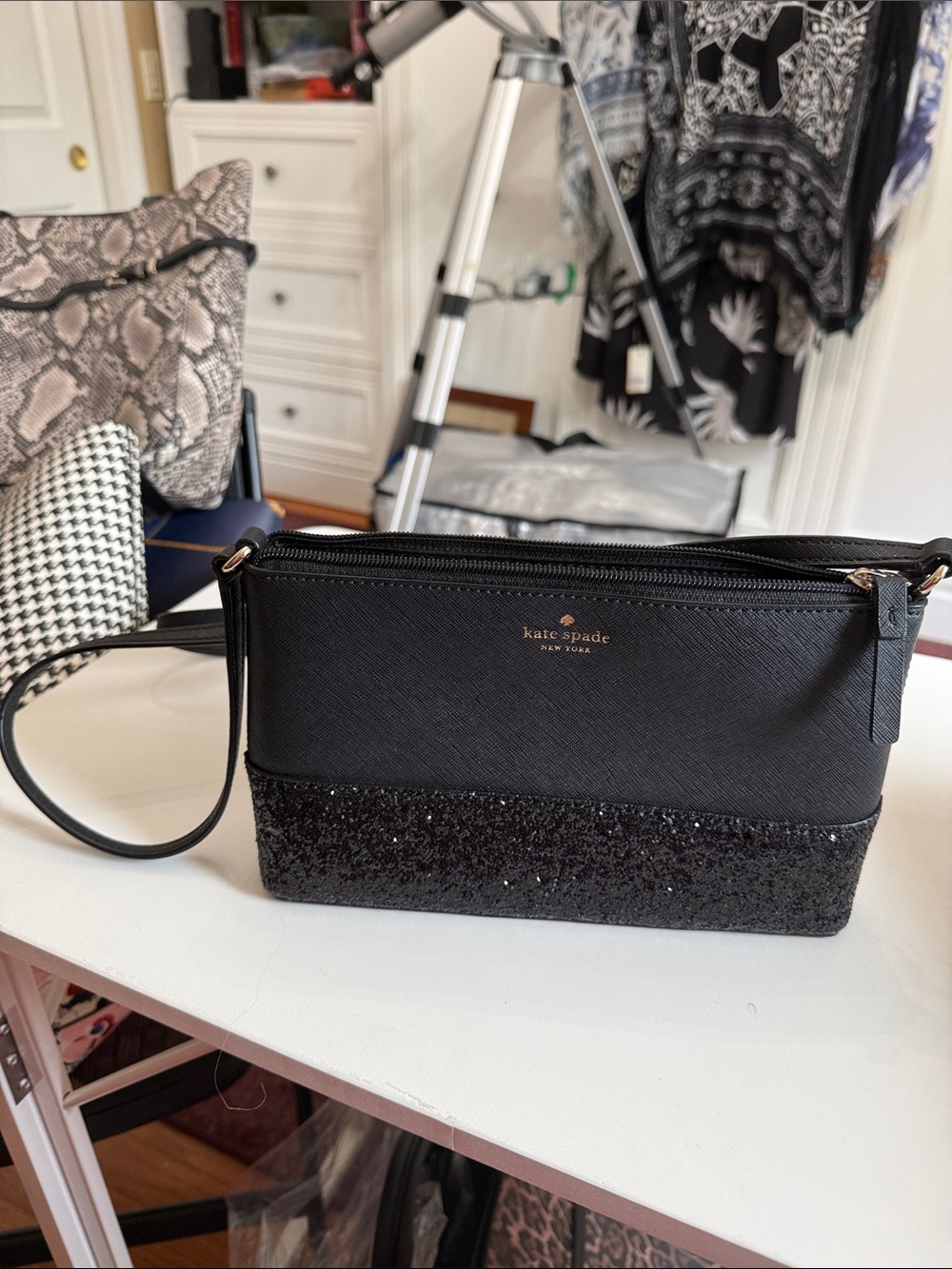 Kate spade sparkle small elegant crossbody 8x 5” NWOT